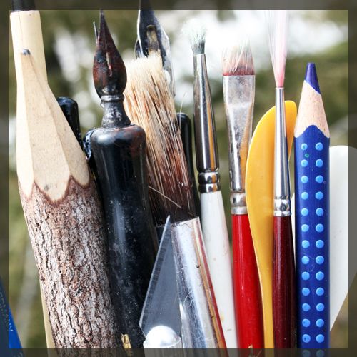 Pinceaux et crayons – La vie engendre l&rsquo;art&nbsp;…